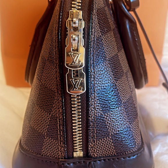 Authentic Louis Vuitton Alma purse - Picture 4 of 13